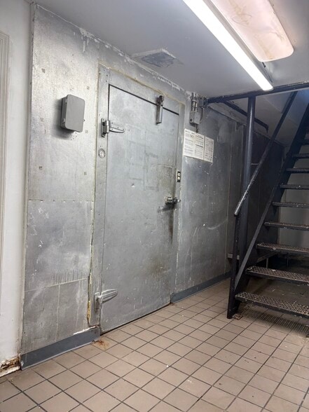 More Photos Of 4918-4934 Broadway, New York Storefront For Lease