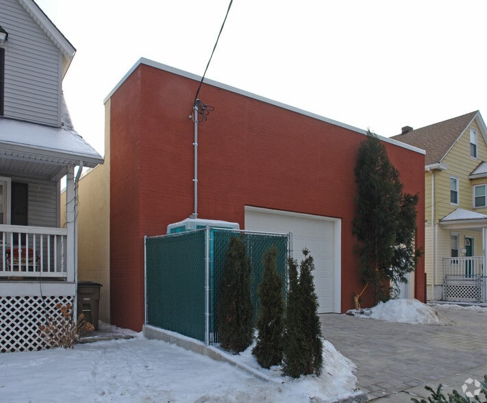 More Photos Of 34 Baxter Ave, Stamford Warehouse For Sale