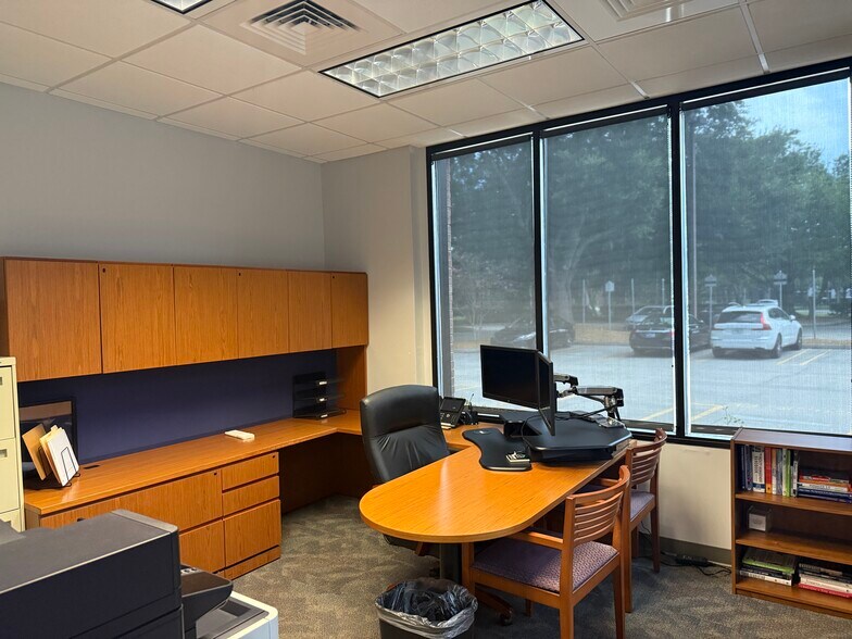 More Photos Of 4620 Woodland Corporate Blvd, Tampa Office For Sale