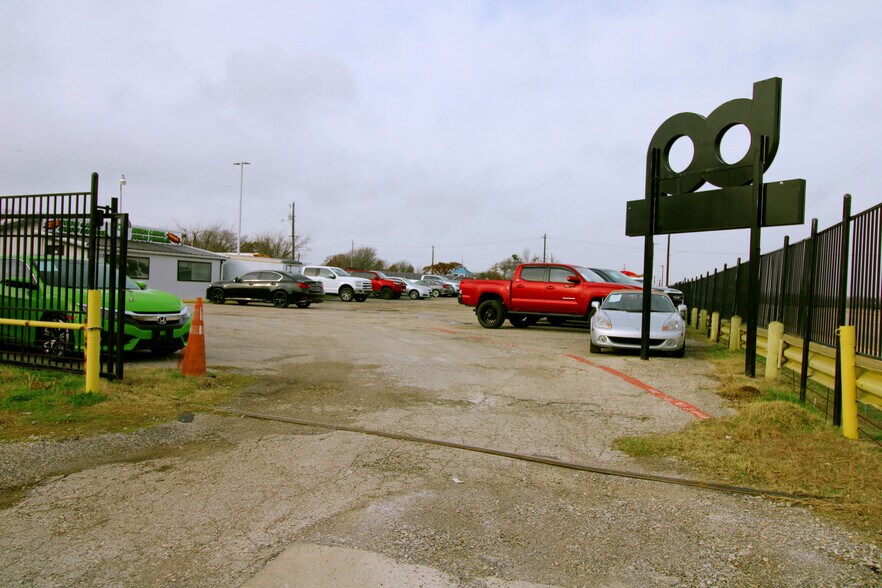 More Photos Of 4108 University Drive & Geesling rd, Denton Auto Dealership For Lease