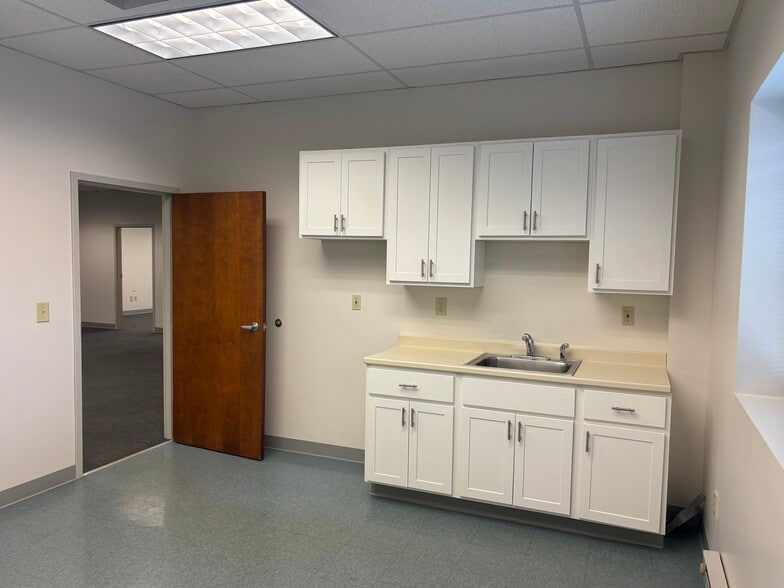 More Photos Of 88 Boyd Ave, East Providence Office For Lease