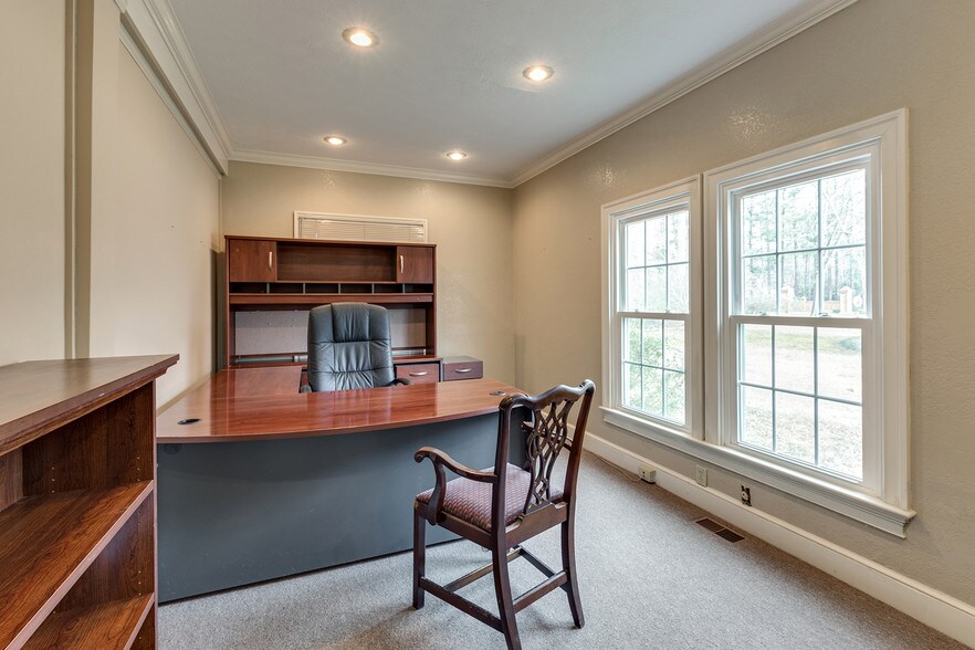 More Photos Of 1 Fords Colony Dr, Williamsburg Office For Lease
