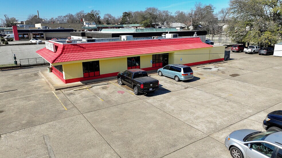 More Photos Of 405 W Front St, Tyler Restaurant For Sale
