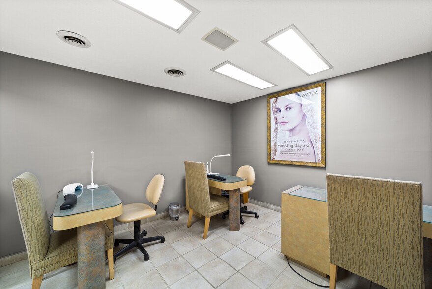 More Photos Of 6071 Old Middle Ridge Rd, Lorain Office For Sale