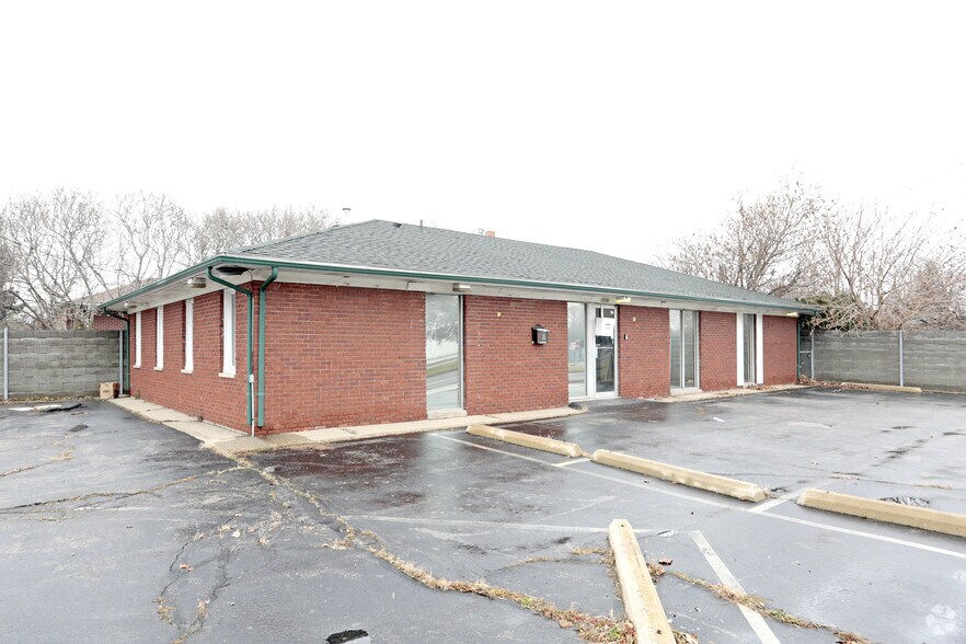 More Photos Of 15301 E 8 Mile Rd, Eastpointe Medical For Lease