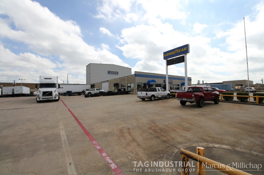 More Photos Of 2820 Market St, Garland Warehouse For Sale