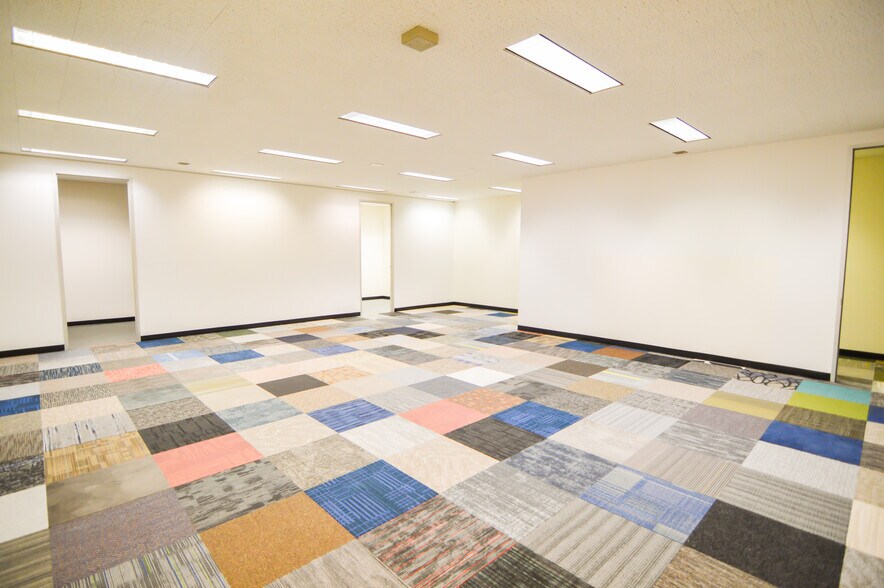 More Photos Of 40 NE Loop 410, San Antonio Office For Sale