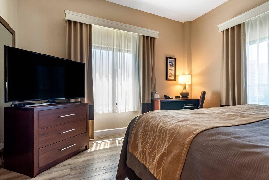 More Photos Of 137 Miracle Strip Pky SW, Fort Walton Beach Hotel For Sale