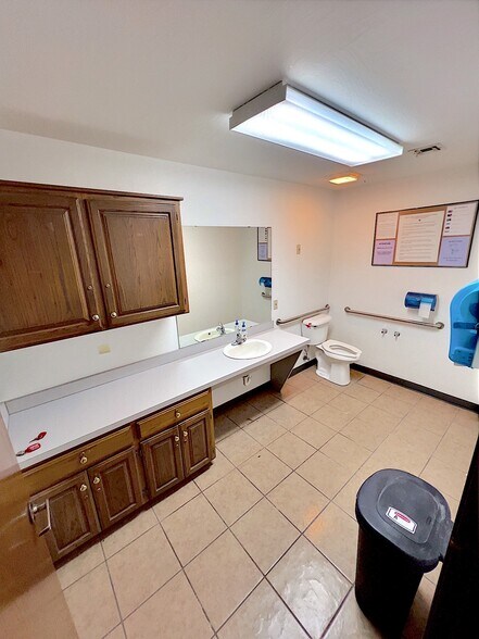 More Photos Of 1400 Lera, Weatherford Medical For Sale