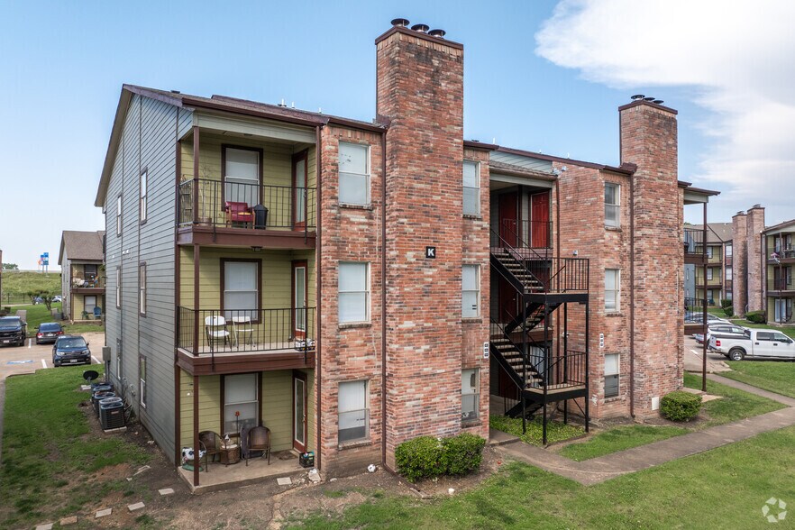 More Photos Of 1600 LaSalle Dr, Sherman Apartments For Sale