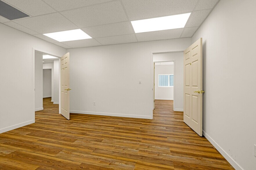 More Photos Of 282 Malibu St, Castle Rock Light Manufacturing For Sale