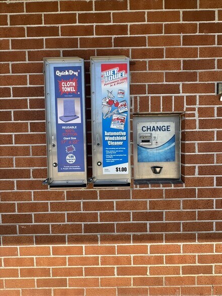 More Photos Of 204 W Maple St, Shelbina Carwash For Sale