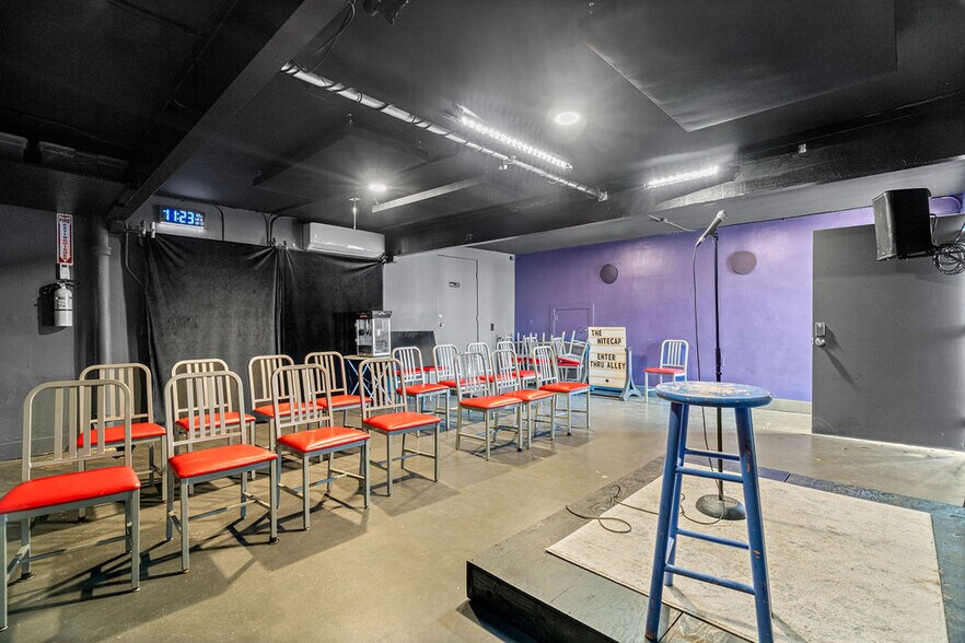 More Photos Of 2200 W Burbank Blvd, Burbank Freestanding For Sale