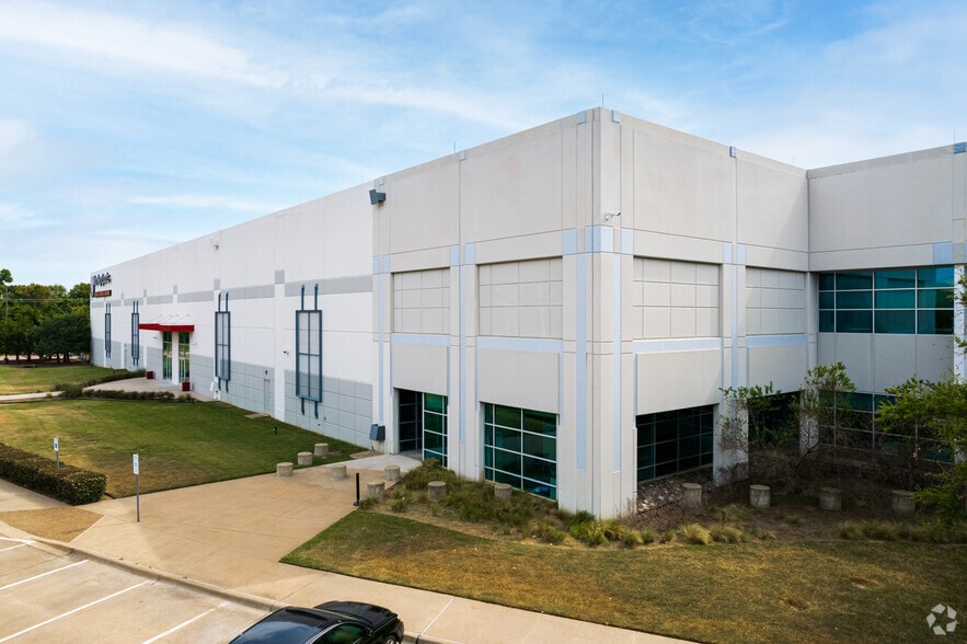 More Photos Of 105 W Bethany Dr, Allen Warehouse For Lease