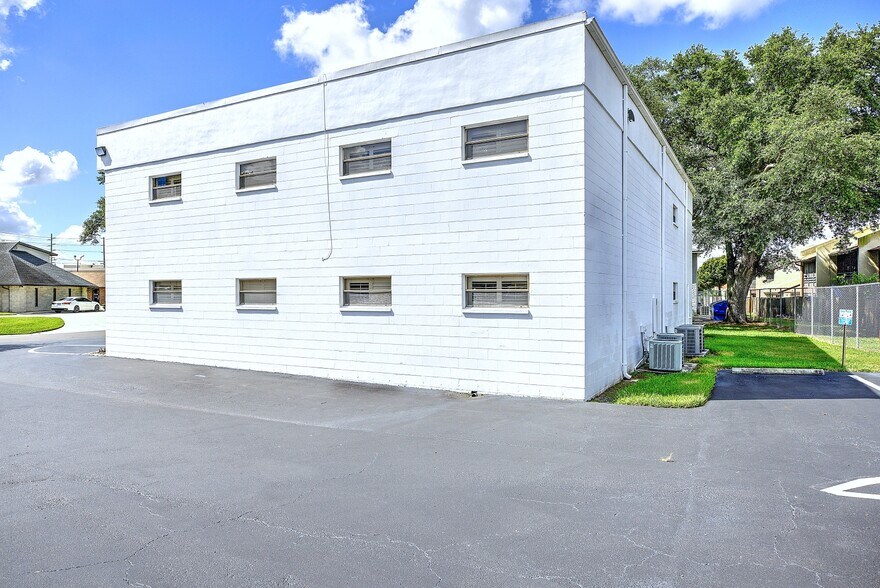 More Photos Of 4927 Southfork Dr, Lakeland Office For Sale