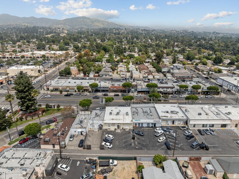 More Photos Of 17826 Chatsworth St, Granada Hills Storefront For Sale
