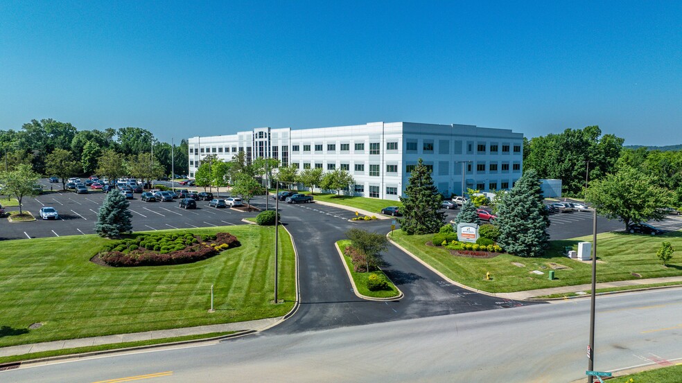 Primary Photo Of 5200 Commerce Crossings Dr, Louisville Office Residential For Lease