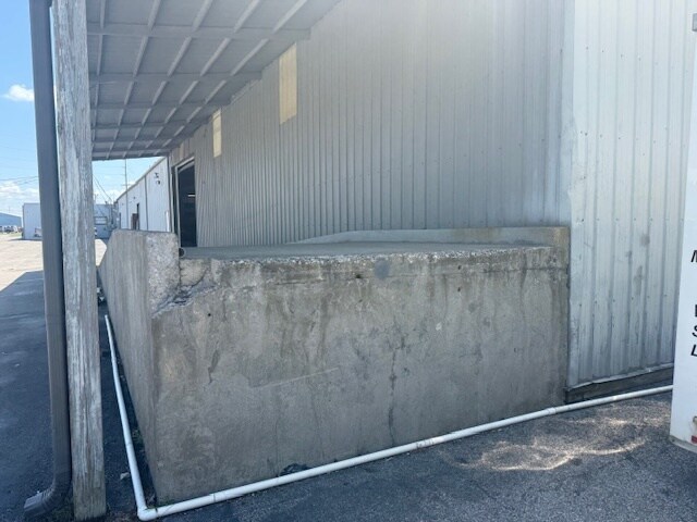 More Photos Of 500 N Congress Ave, Evansville Warehouse For Sale