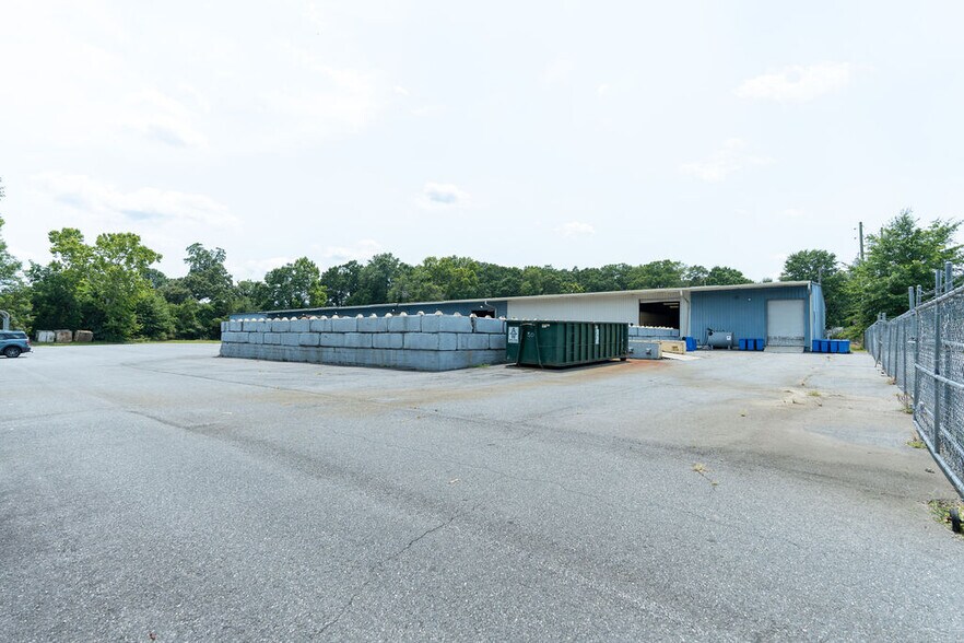 More Photos Of 89 Green St, Warner Robins Warehouse For Sale
