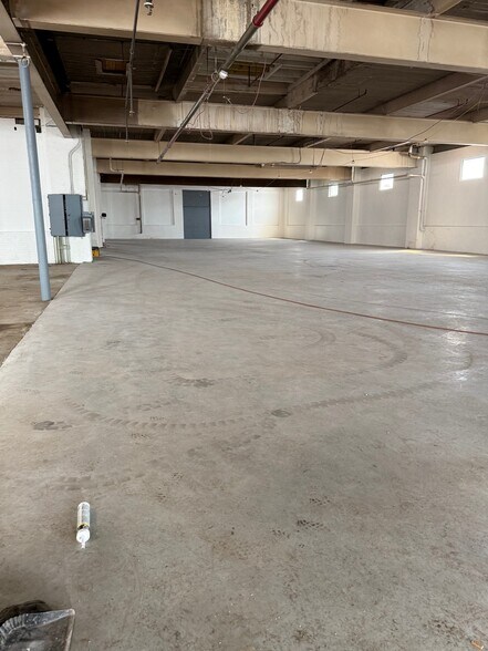 More Photos Of 253 Georgia Ave, Providence Manufacturing For Lease