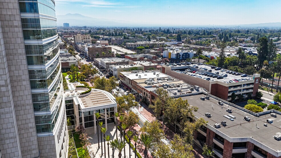 More Photos Of 410 W 4th St, Santa Ana Office For Sale