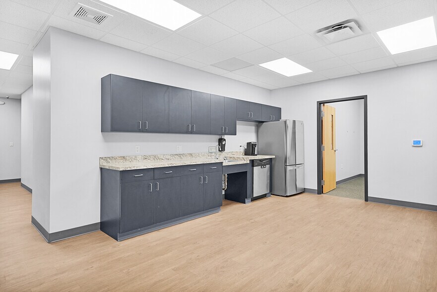 More Photos Of 1416 44th St SW, Wyoming Medical For Sale