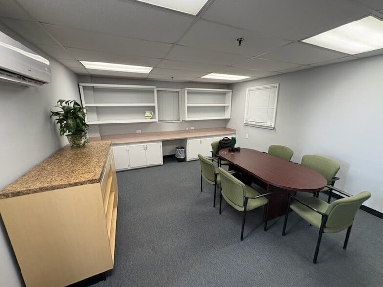 More Photos Of 1635-4 E Dixon Blvd, Shelby Flex For Lease