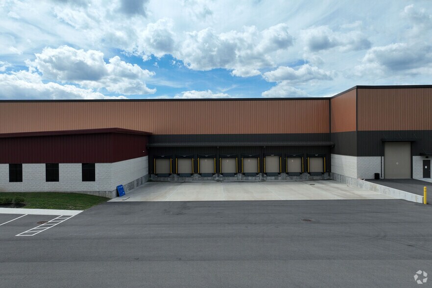 More Photos Of 42 Corporate Circle, Albany Manufacturing For Lease