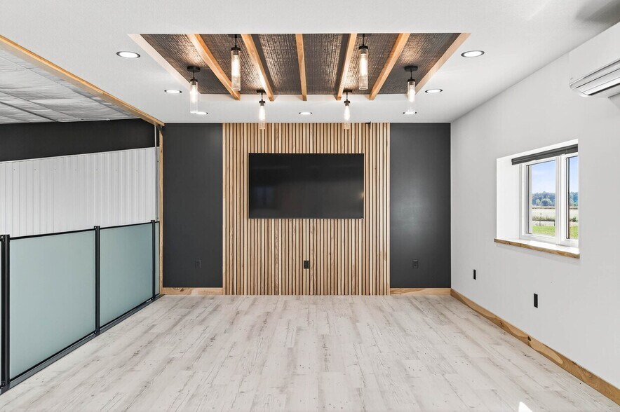 More Photos Of 663 Valerie Ave, Hudson Specialty For Sale