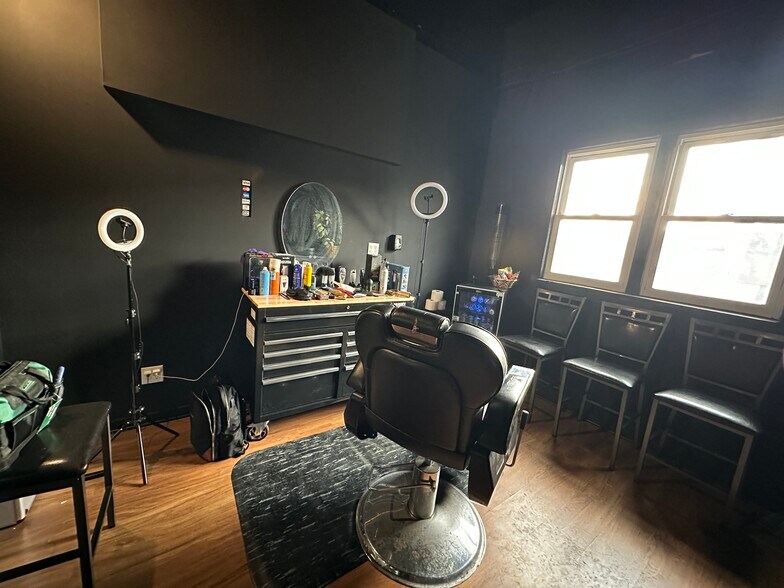More Photos Of 2600-2604 W Fond Du Lac Ave, Milwaukee Manufacturing For Sale