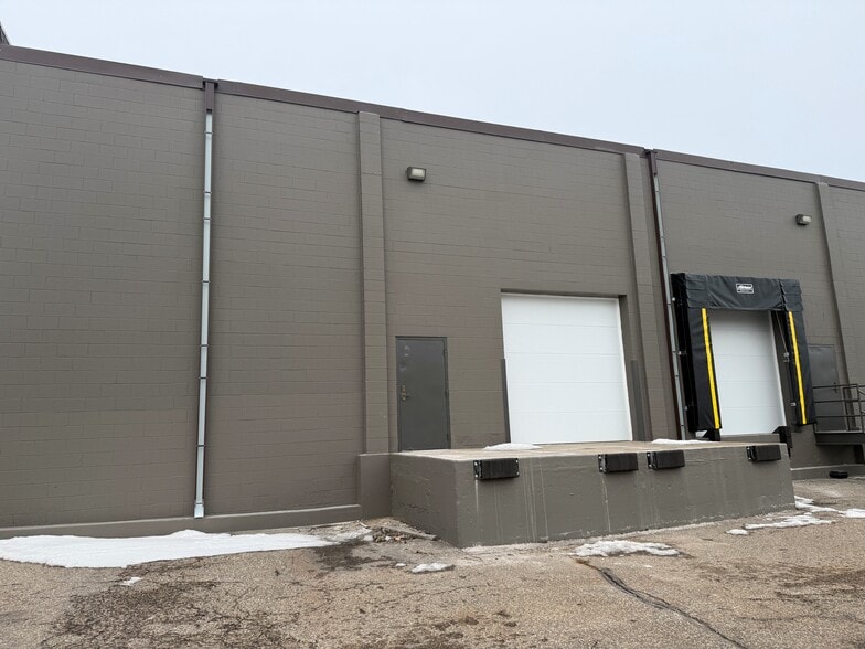 More Photos Of 3320 Terminal Dr, Eagan Distribution For Lease