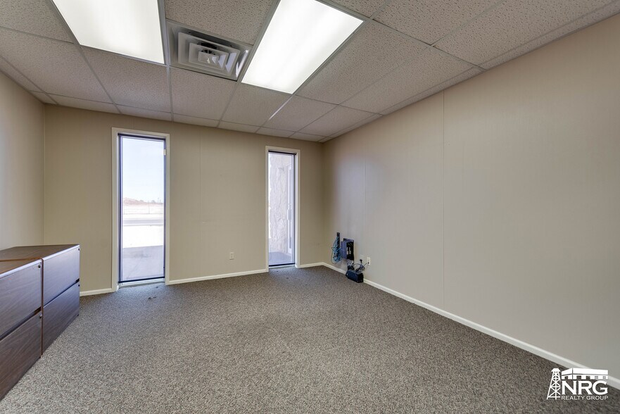 More Photos Of 800 S Meadow Ave, Odessa Warehouse For Sale