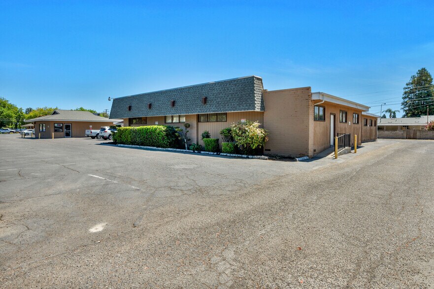 More Photos Of 1215-1239 Rose Ave, Selma Medical For Lease