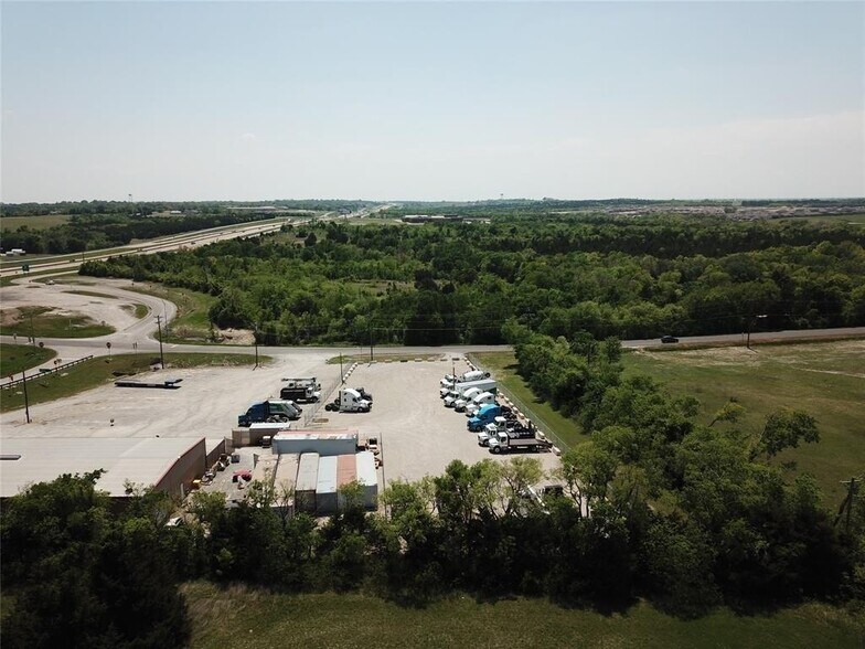 More Photos Of 1800 North Collins Fwy, Howe Manufacturing For Lease