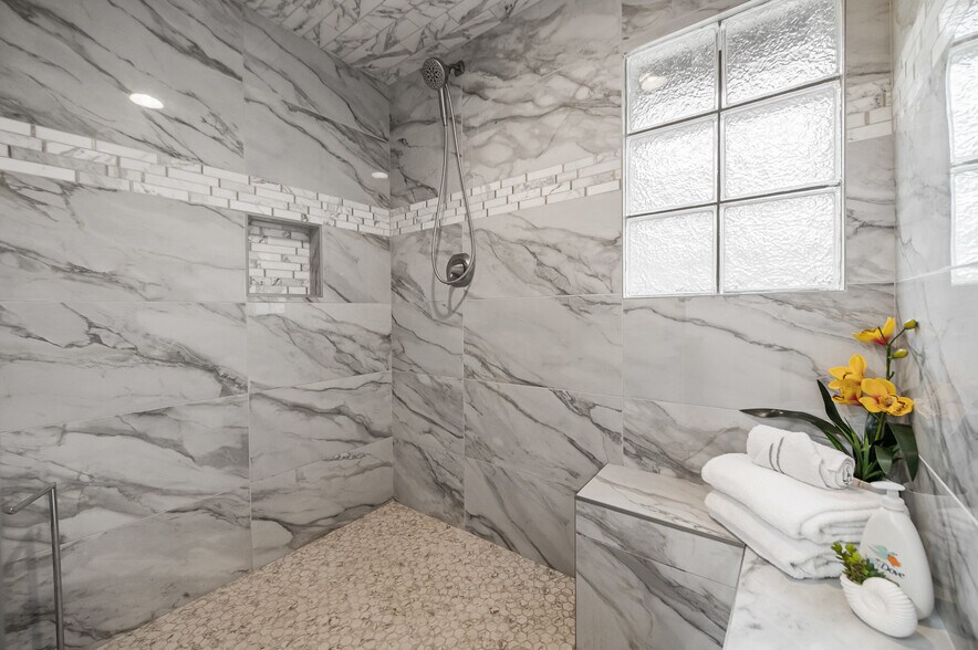 More Photos Of 101 Hunters Glen Dr, San Marcos Flex For Sale