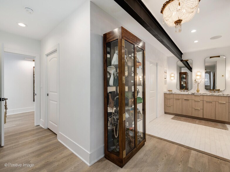 More Photos Of 2733 N Pulaski Rd, Chicago Showroom For Sale