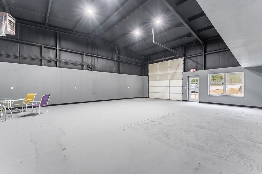 More Photos Of 160 Oldham Dr, Bella Vista Light Distribution For Sale