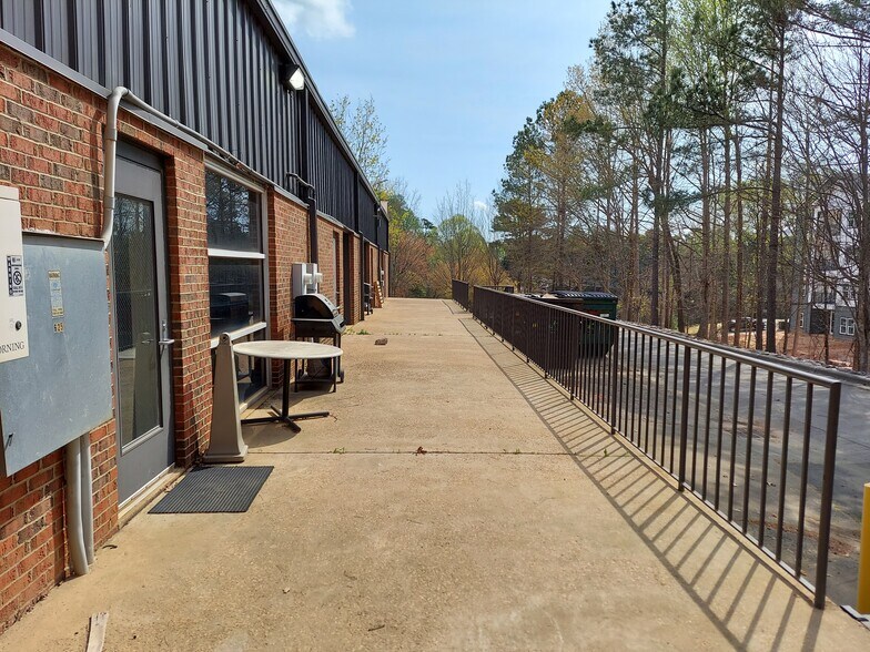 More Photos Of 625 Hutton St, Raleigh Showroom For Lease