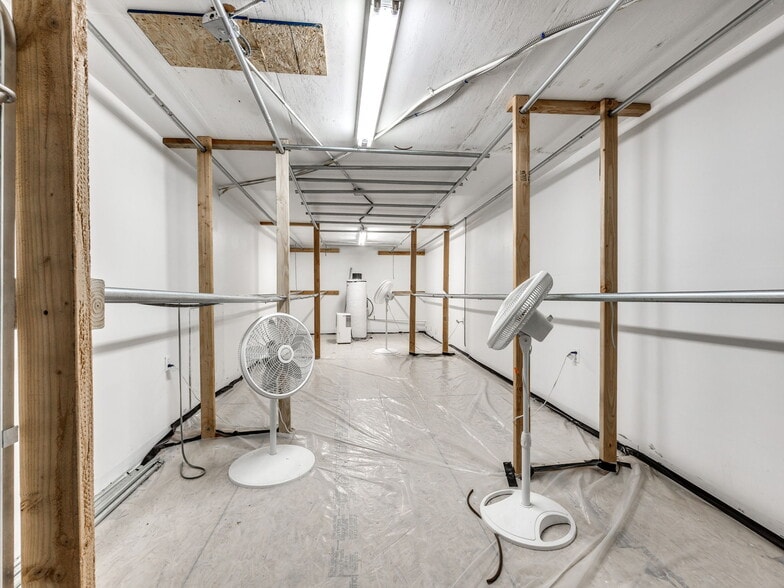 More Photos Of 212 W Main St, Shawnee Storefront Retail Office For Lease