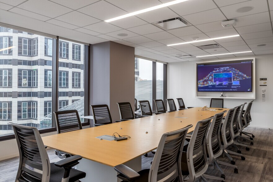More Photos Of 725 S Figueroa St, Los Angeles Office For Lease