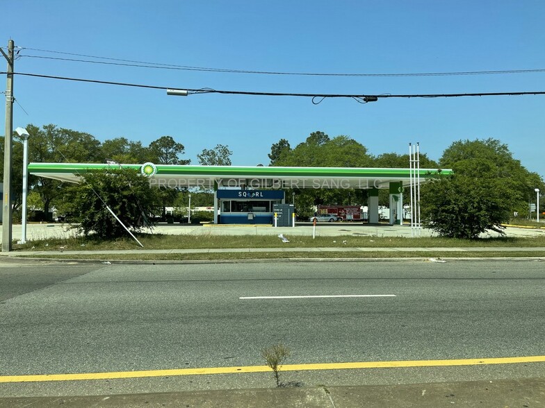 Primary Photo Of 11150 Lem Turner Rd, Jacksonville Service Station For Sale