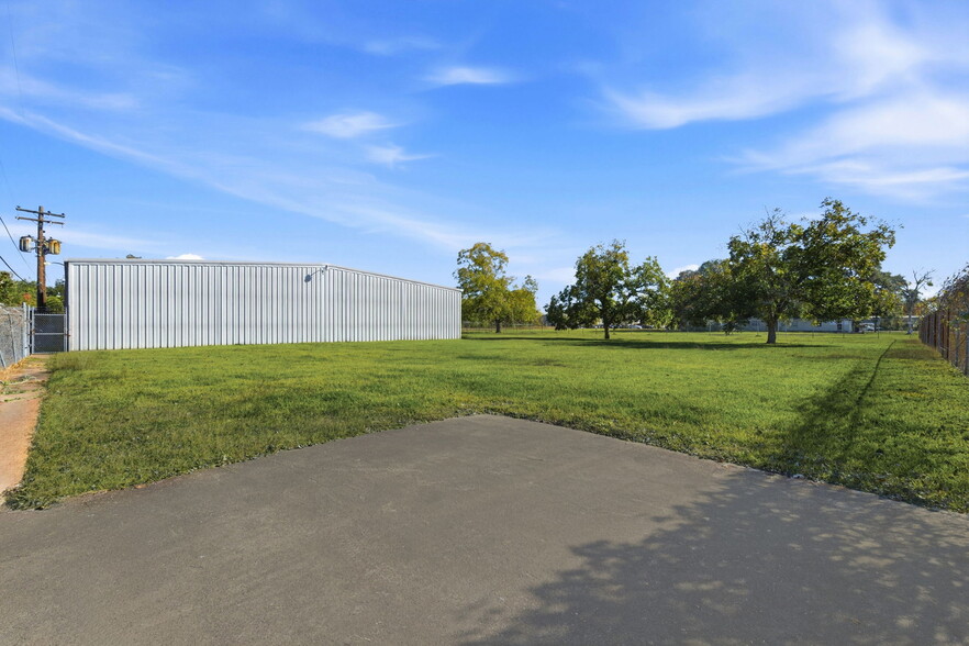 More Photos Of 13026 Rosecrest Dr, Houston Warehouse For Lease