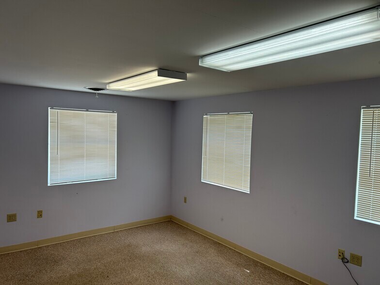 More Photos Of 877 Whitney Dr, Lapeer Warehouse For Lease