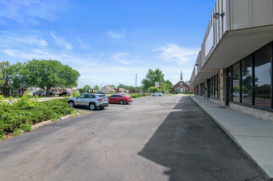 More Photos Of 13210-13270 Trenton Rd, Southgate Office For Lease