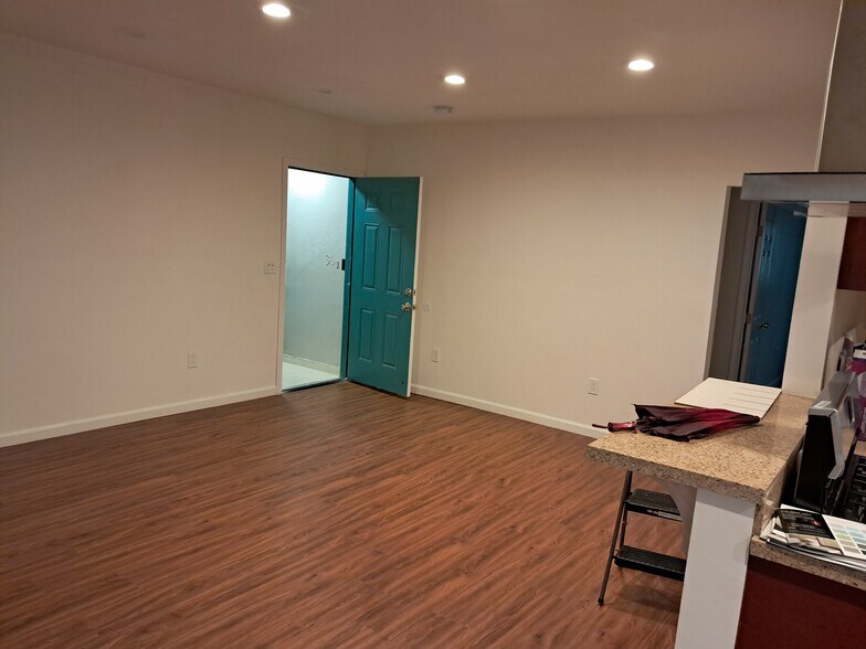 More Photos Of 5130 Yarmouth Ave, Encino Apartments For Sale