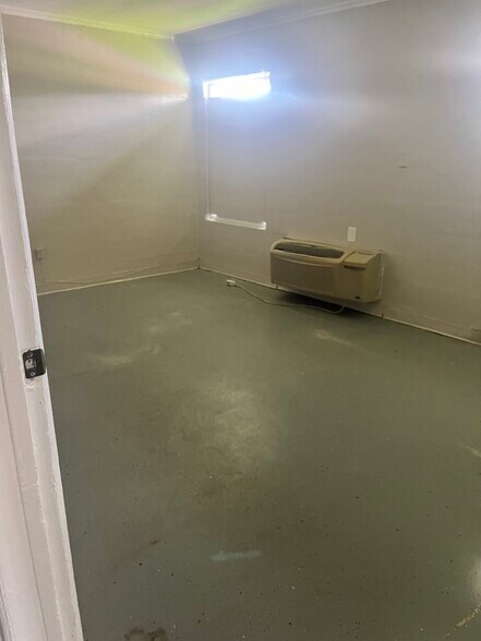 More Photos Of 8060 Stinson St, Milan Specialty For Sale