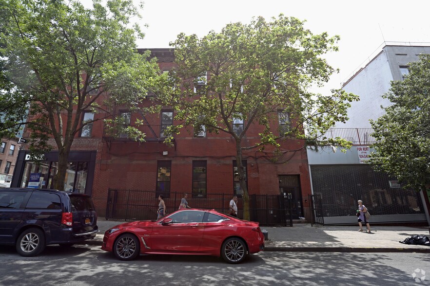 More Photos Of 208 5th Ave, Brooklyn Storefront Retail Residential For Lease