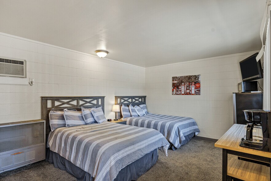 More Photos Of 808 Caribou St, Simla Hospitality For Sale