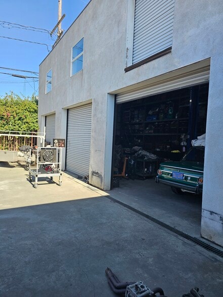 More Photos Of 2109 W Gaylord St, Long Beach Warehouse For Sale