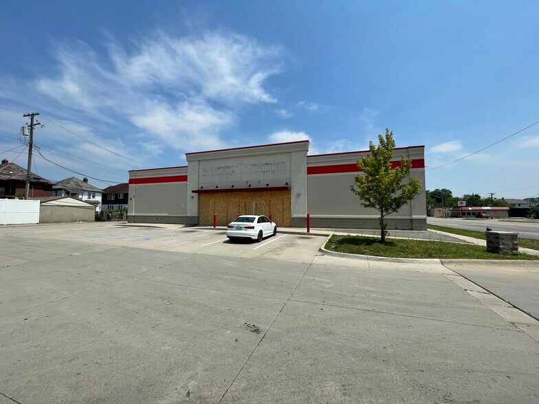 More Photos Of 2250 W Davison, Detroit Freestanding For Lease